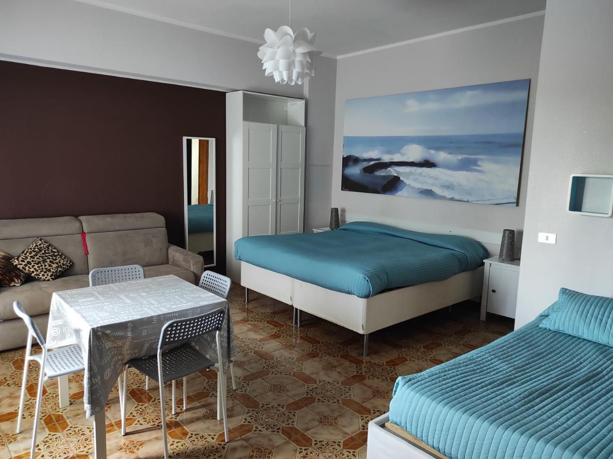 B&B Residenza Leonardo Фальконара-Мариттима Экстерьер фото