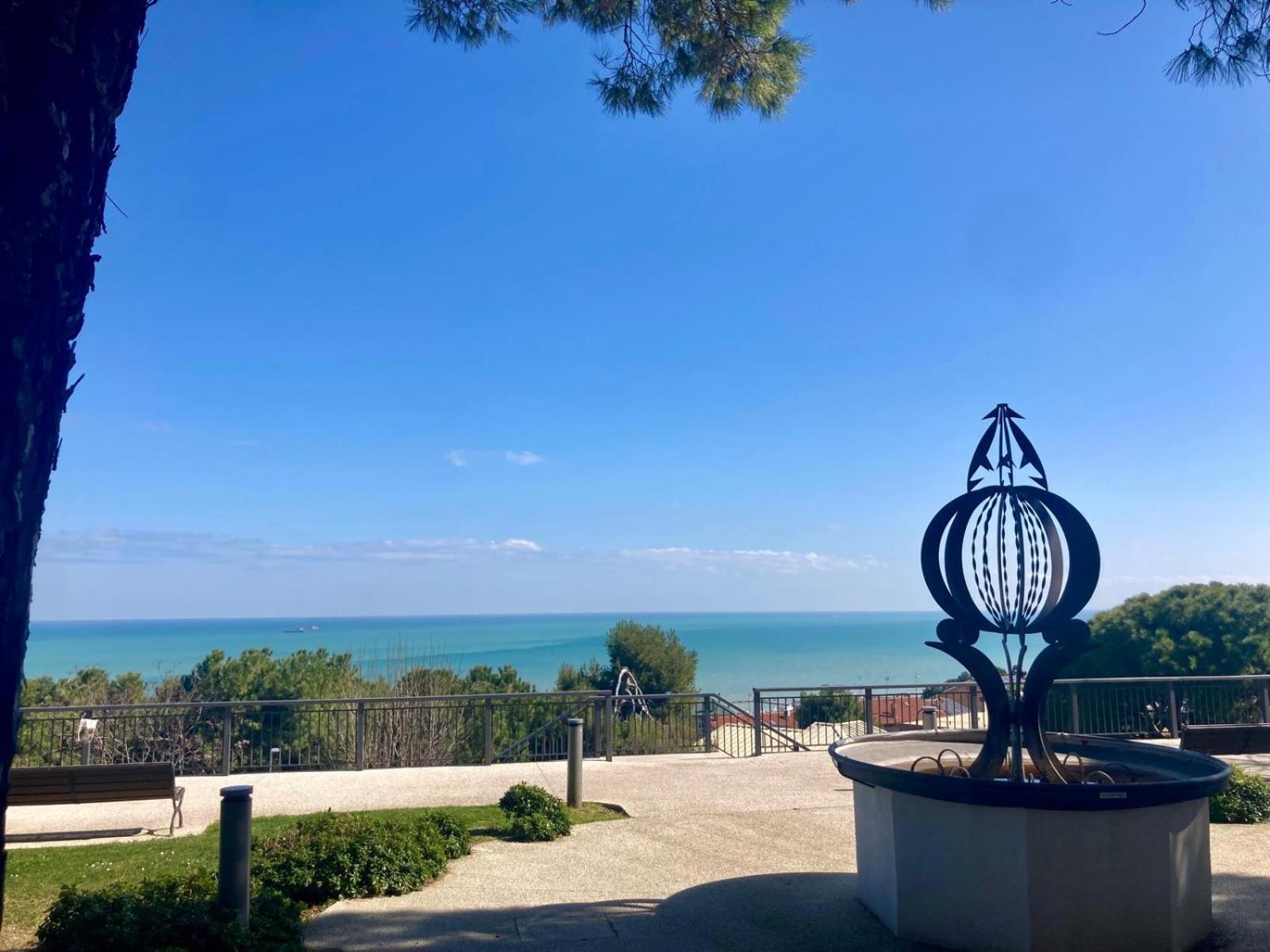 B&B Residenza Leonardo Фальконара-Мариттима Экстерьер фото